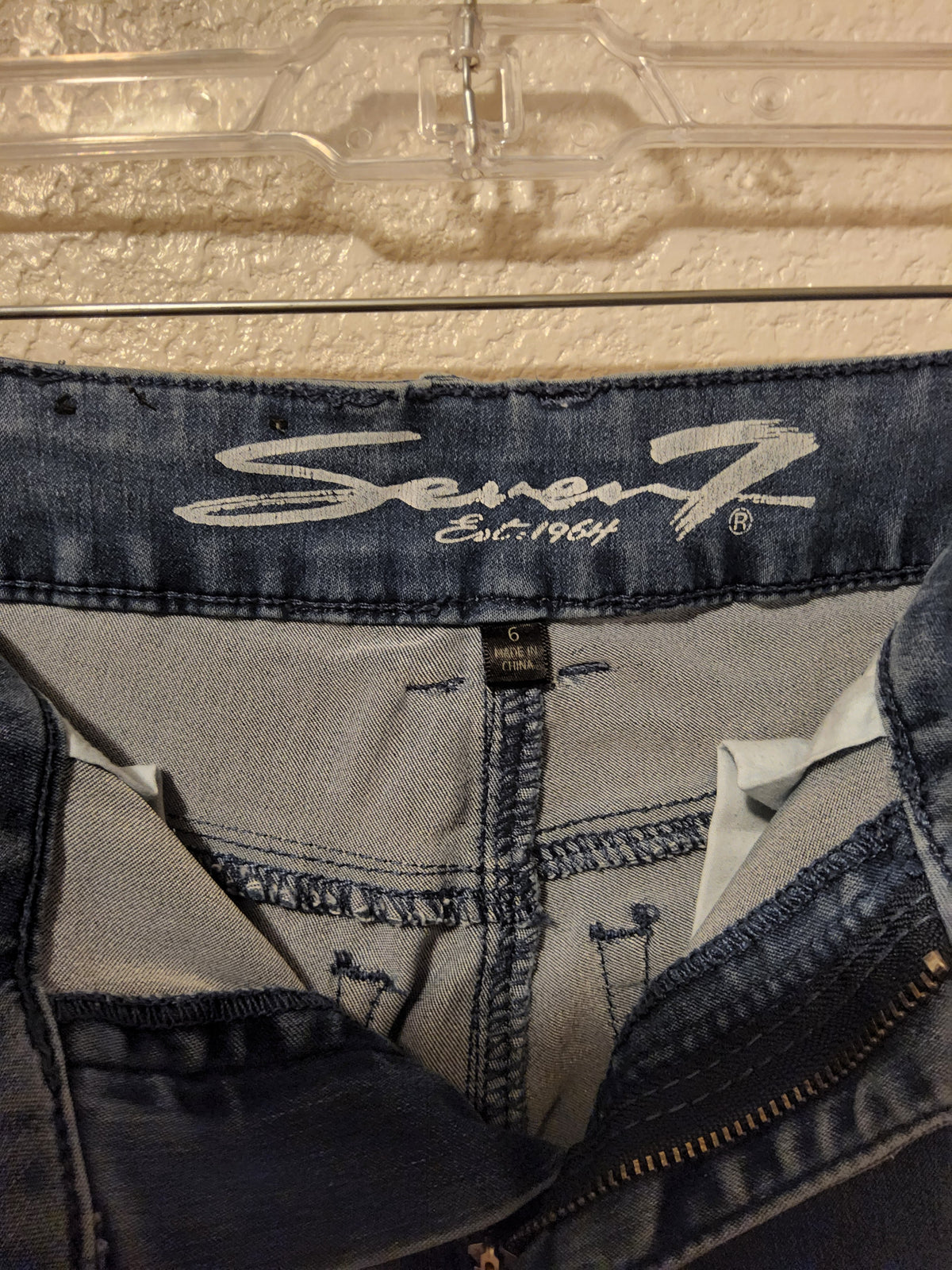 Seven7 Women's Size 6 Blue Denim Jeans Classic Fit - Image 3